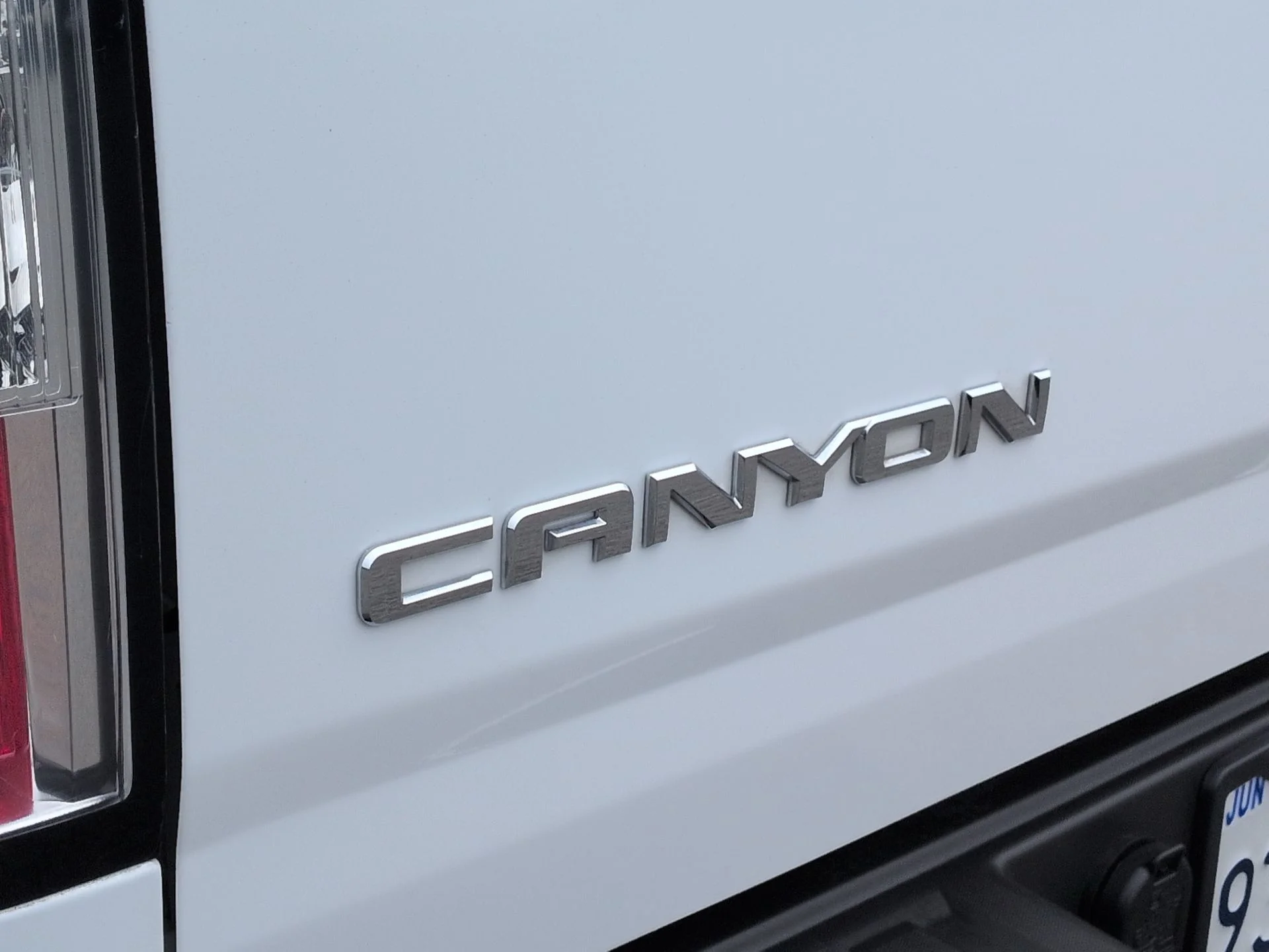 Used 2018 White GMC Denali image 33