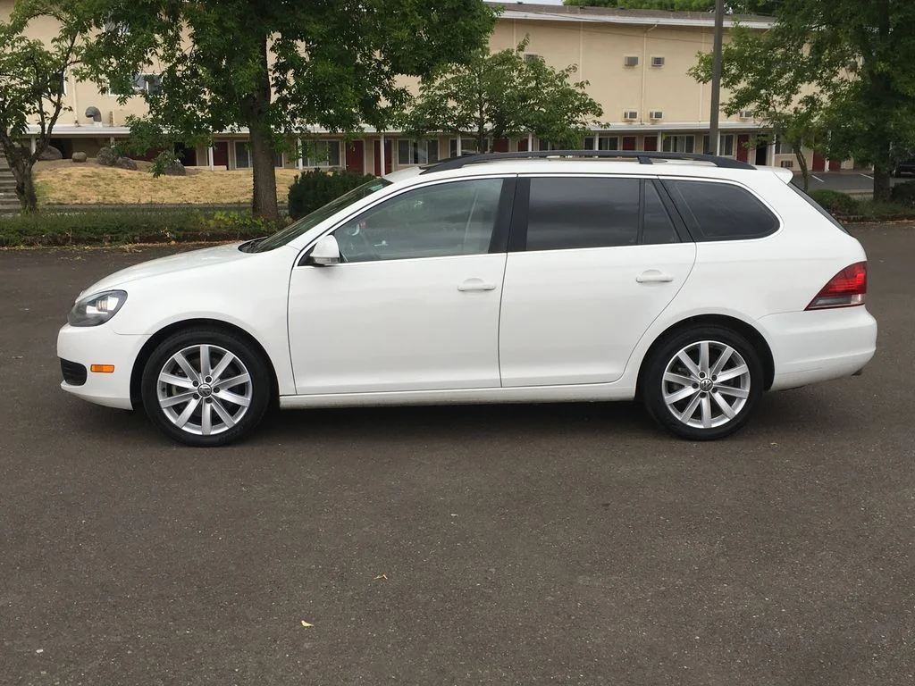 Used 2013  Volkswagen 2.0L TDI image 3