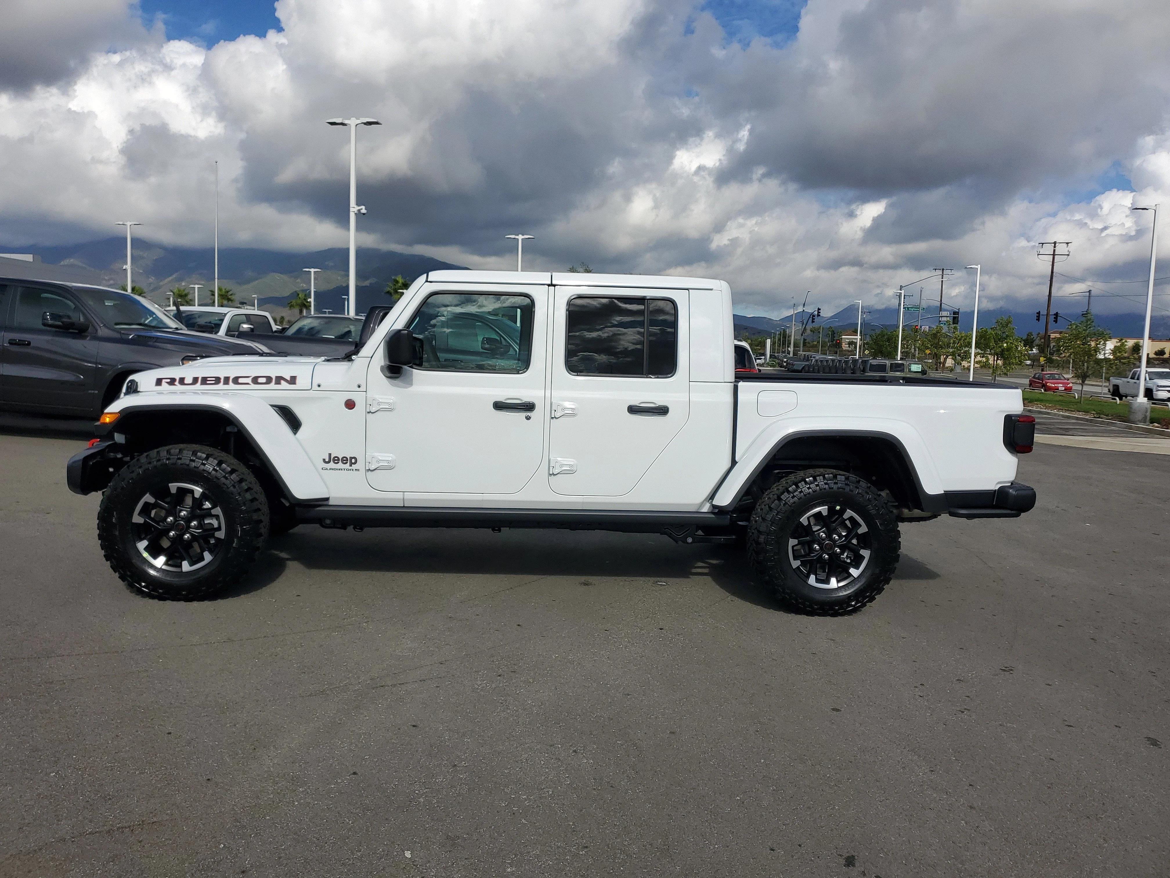 New 2026 Bright White Clear-Coat Exterior Paint Jeep Rubicon image 2
