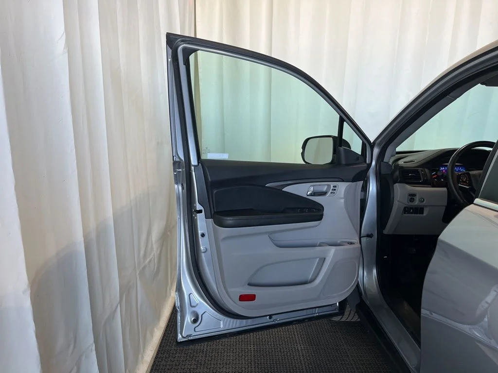 Used 2022 Gray Honda Special Edition image 19