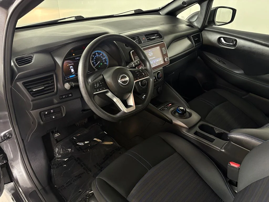 Used 2025 Gray Nissan S image 21