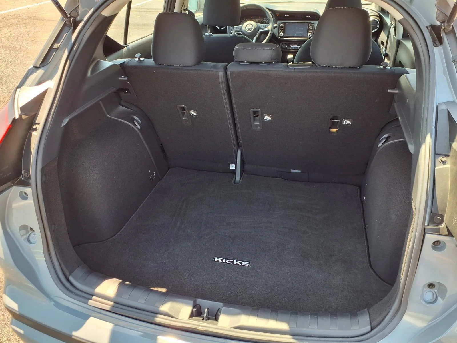 Used 2022 Boulder Gray Pearl Nissan SV image 23