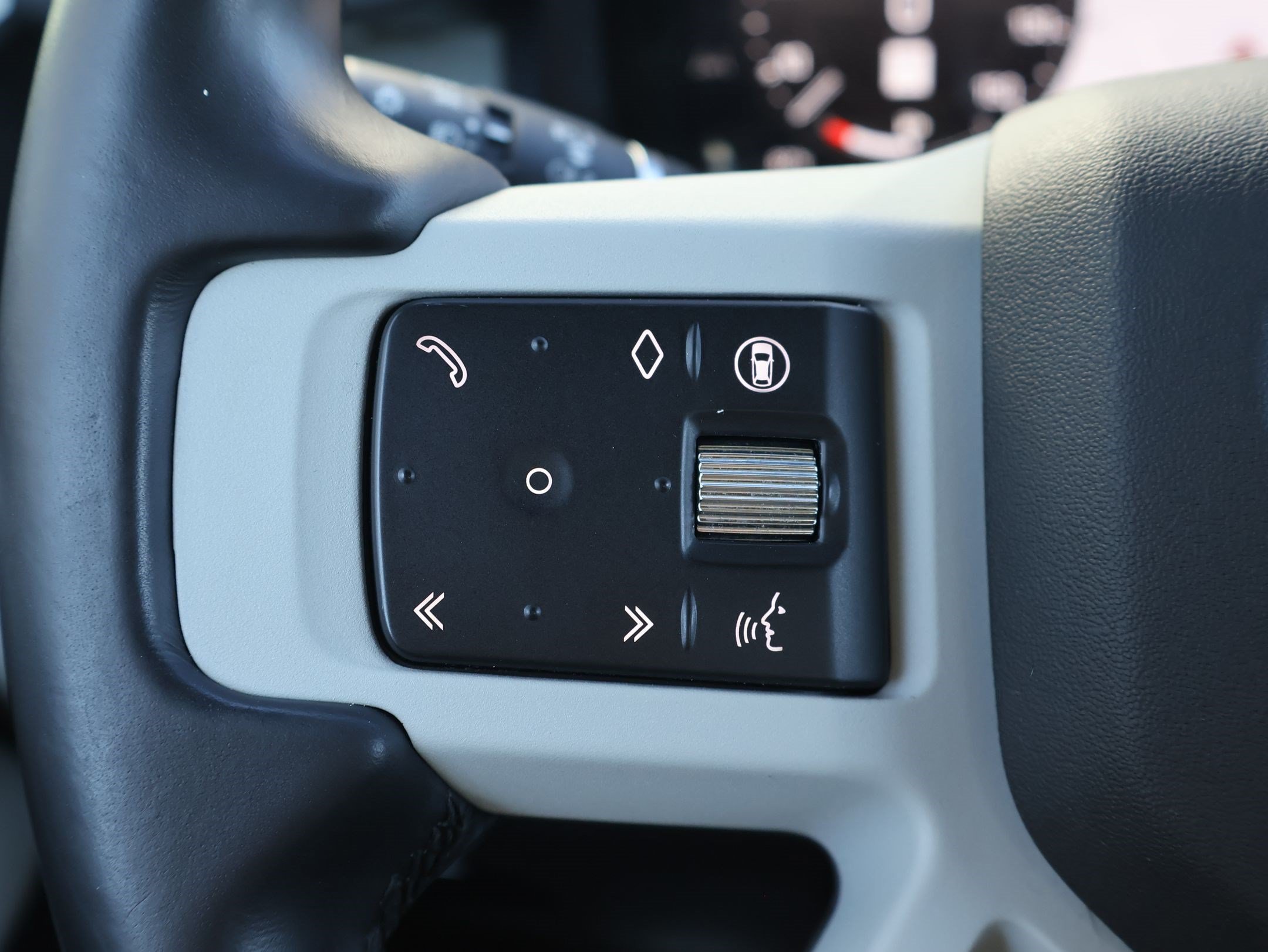Used 2024 Fuji White Land Rover 110 P300 S image 17
