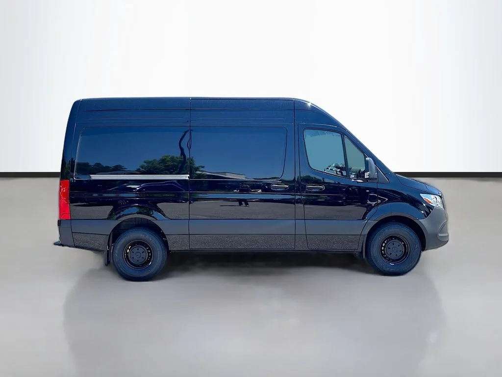 New 2026  Mercedes-Benz Cargo 144 WB image 3