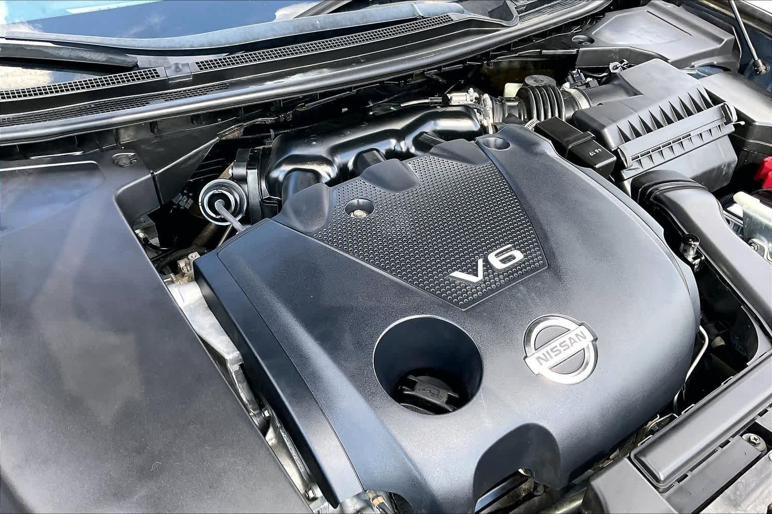 Used 2014 Navy Blue Metallic Nissan 3.5 SV w/Sport Pkg image 33