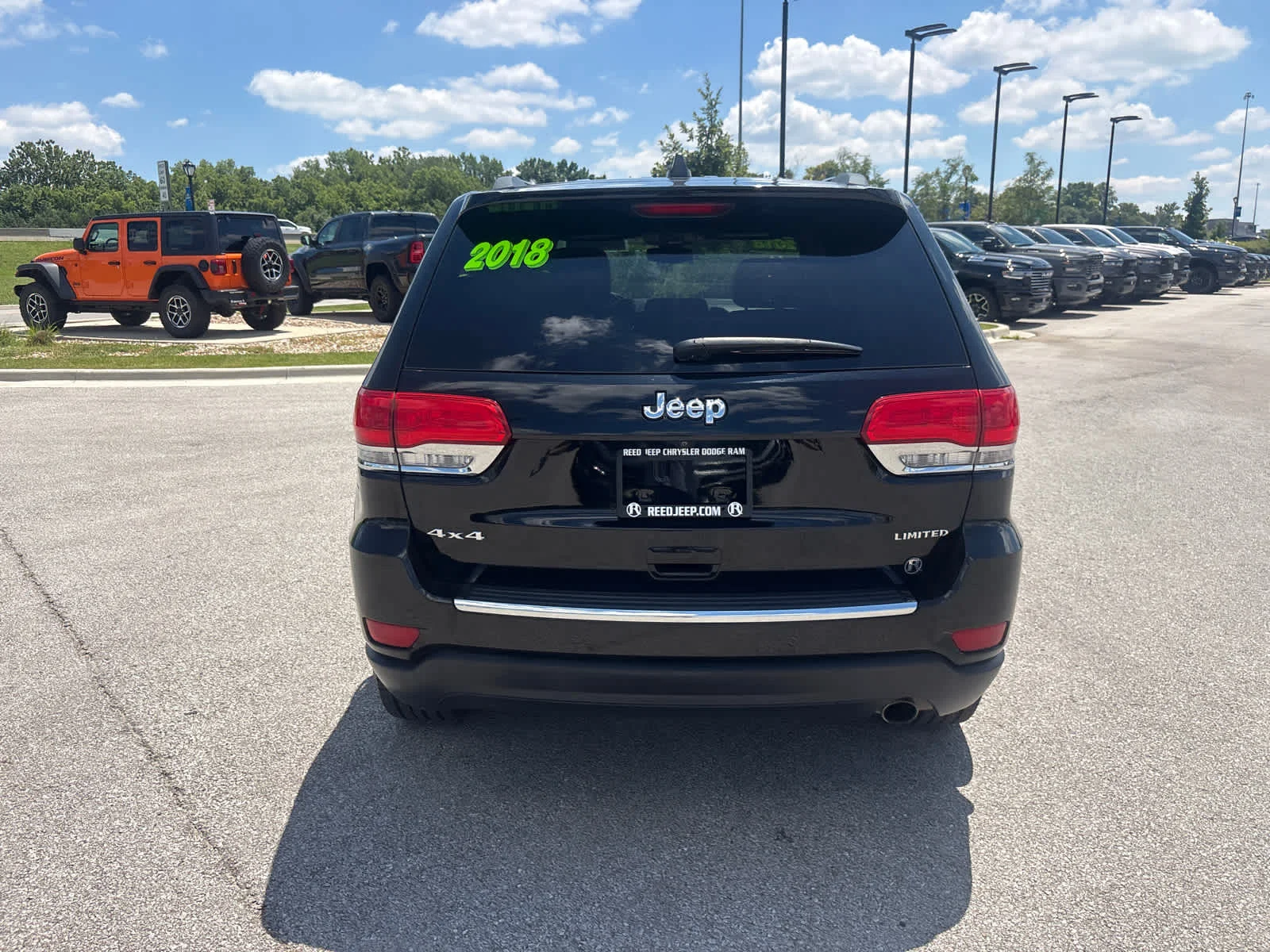 Used 2018 Diamond Black Crystal Pearlcoat Jeep Limited image 9