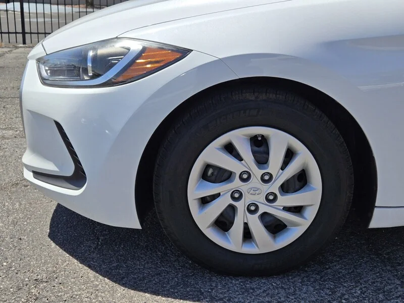 Used 2017 Quartz White Pearl Hyundai SE image 6