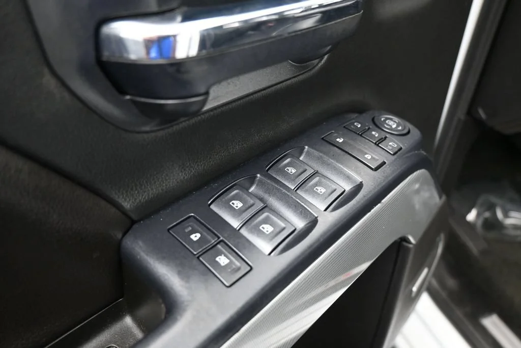 Used 2018 Summit White Chevrolet LTZ image 15