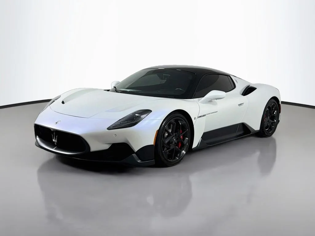 Used 2022 White Maserati Base image 1