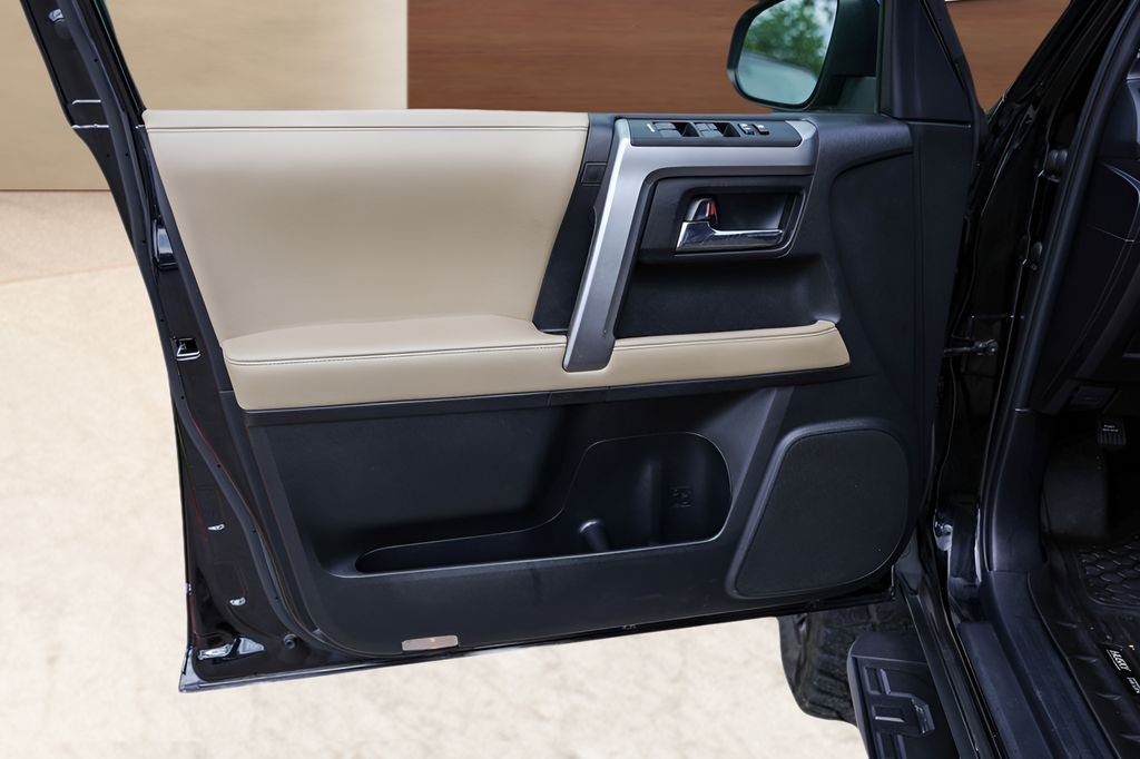 Used 2019 Black Toyota SR5 image 22