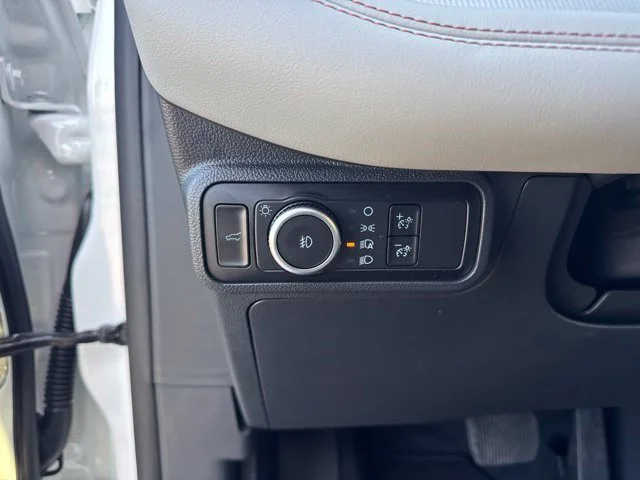 New 2026 Star White Metallic Tri-Coat Ford Active image 50