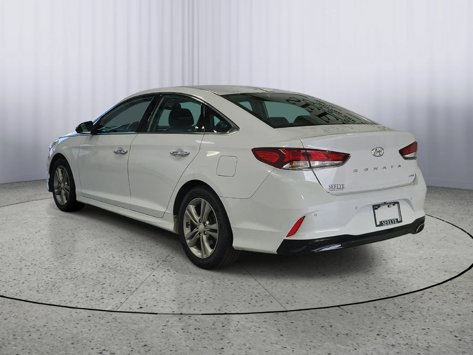 Used 2018 White Hyundai Limited image 3