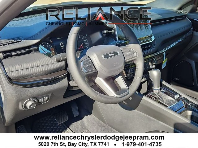 New 2026 Bright White Clearcoat Jeep Latitude image 19
