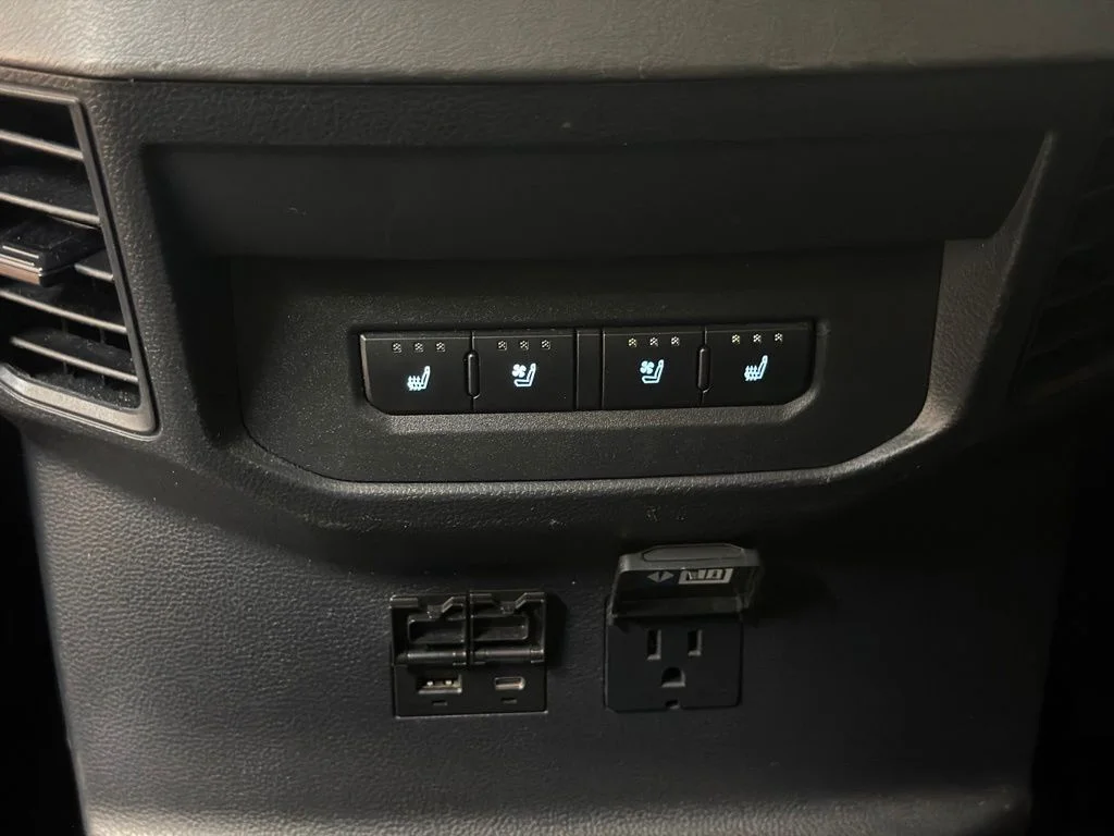 Used 2022 Wind Chill Pearl Toyota Platinum image 17