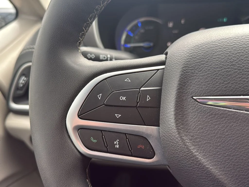 Used 2023 White Chrysler Touring L image 9