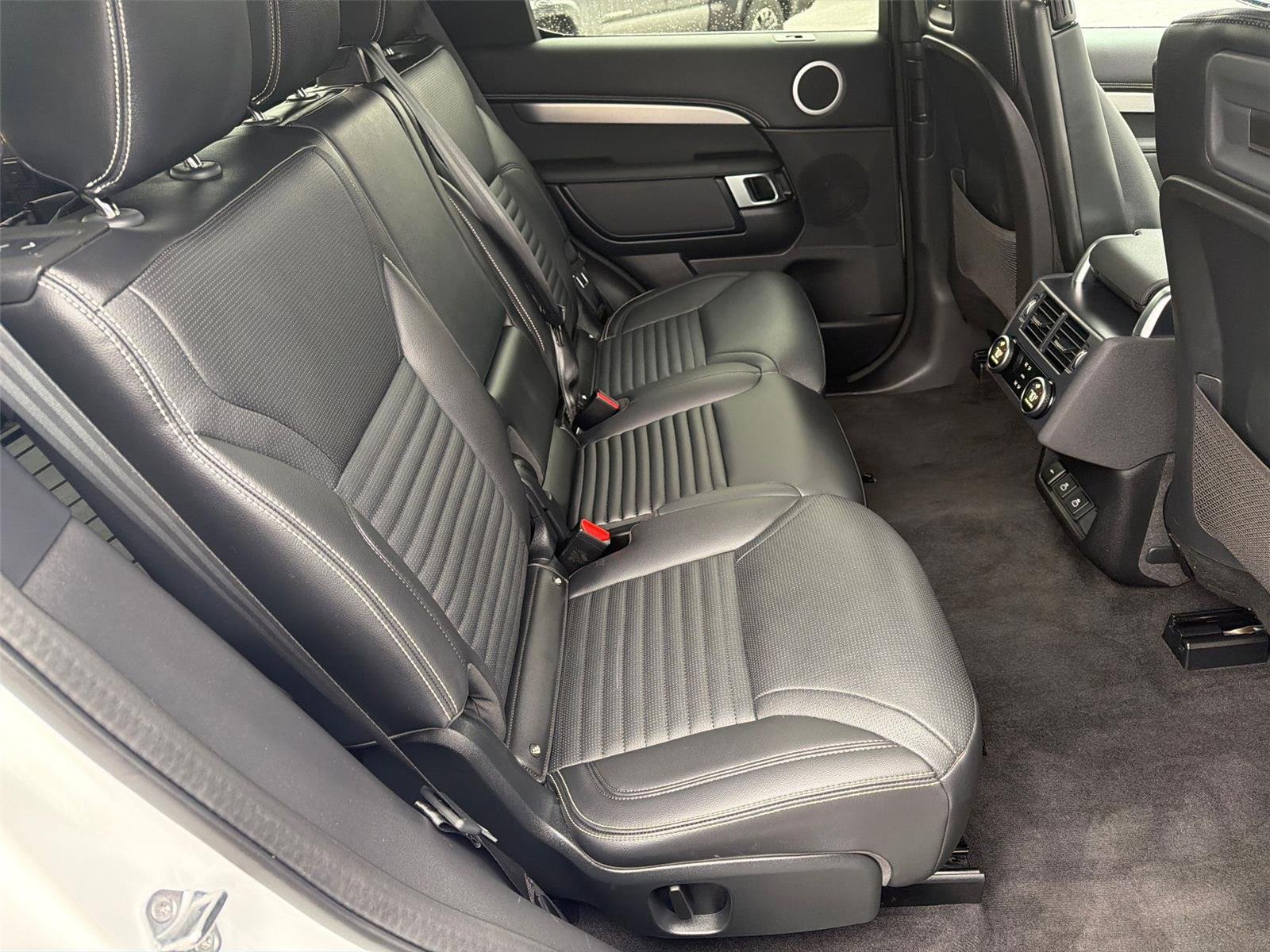 Used 2024 Fuji White Land Rover Dynamic SE image 36