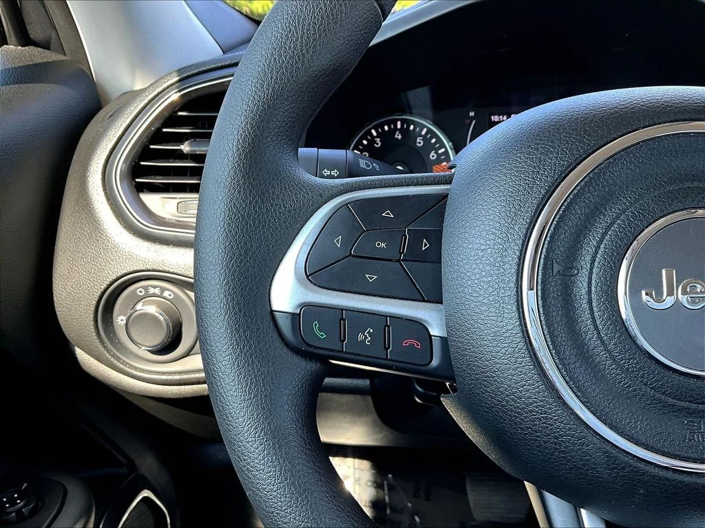 Used 2023 Gray Jeep Latitude image 12