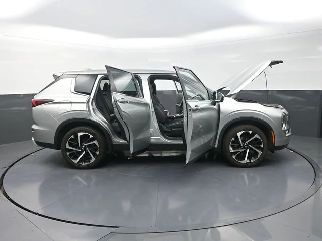 Used 2023  Mitsubishi  image 36