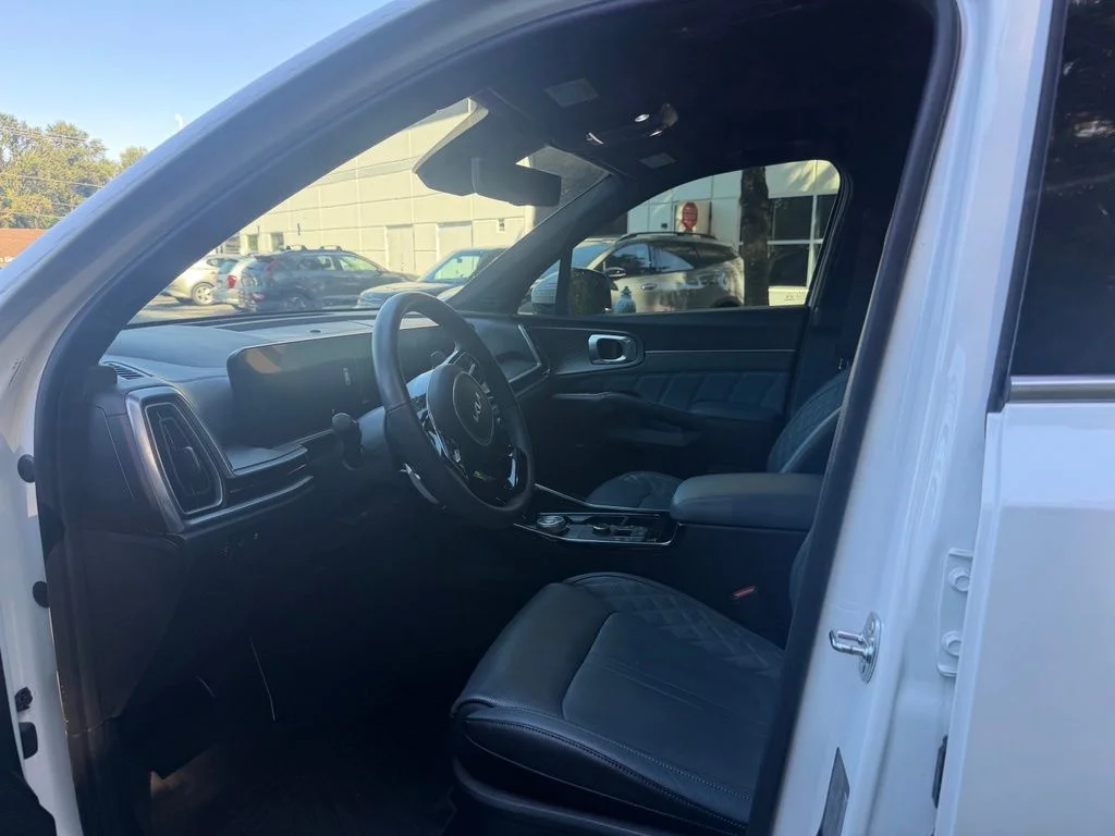 Used 2025 Snow White Pearl Kia SX Prestige image 14