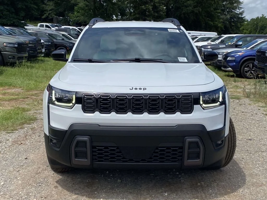 New 2026 Bright White Clear-Coat Exterior Paint Jeep Limited image 31