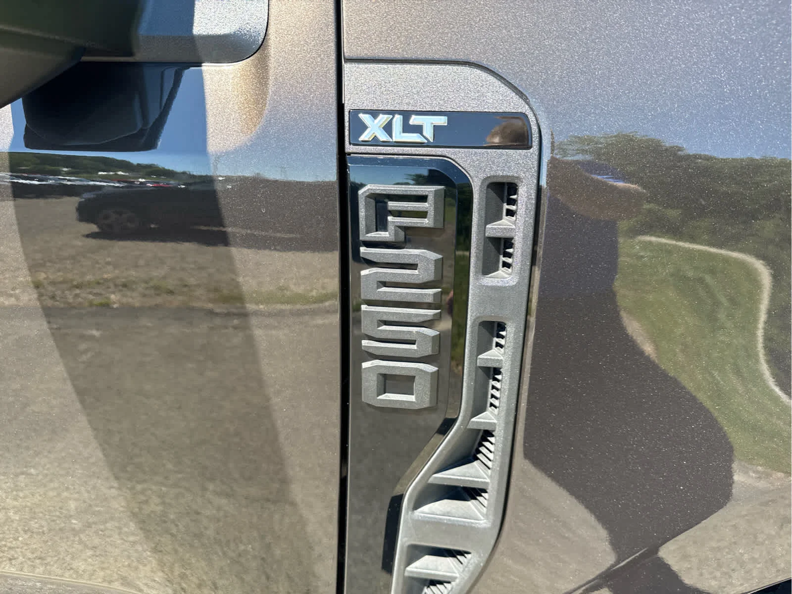 Used 2024 Darkened Bronze Ford XLT image 5