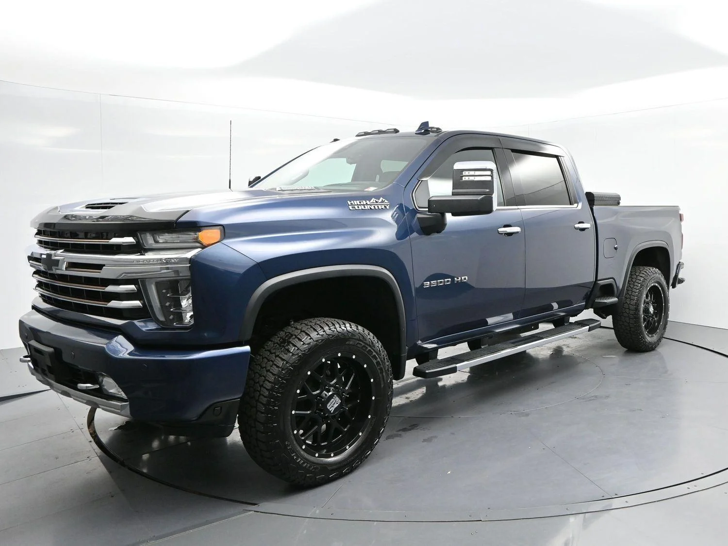 Used 2020 NORTHSKY BLUE METALLIC Chevrolet High Country image 3