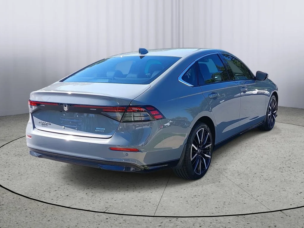 Used 2024  Honda Touring image 3