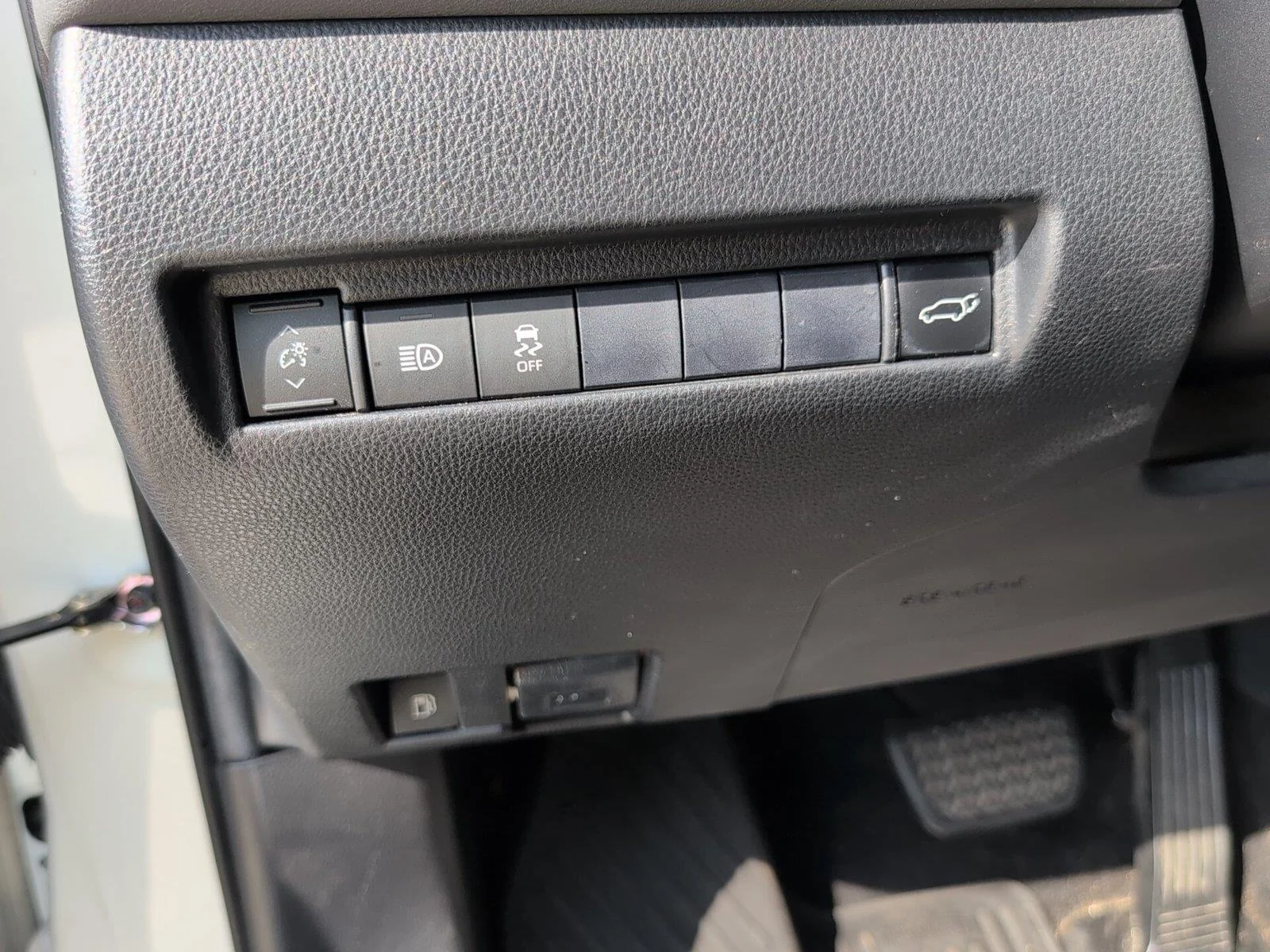 Used 2021 Blizzard Pearl Toyota LE image 30