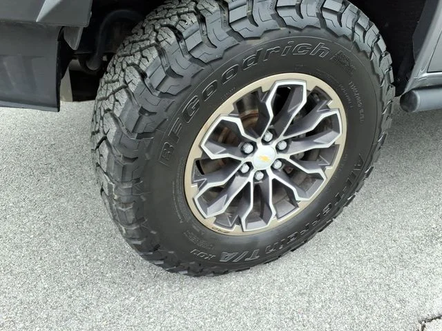 Certified Used 2018 Gray Chevrolet ZR2 image 16