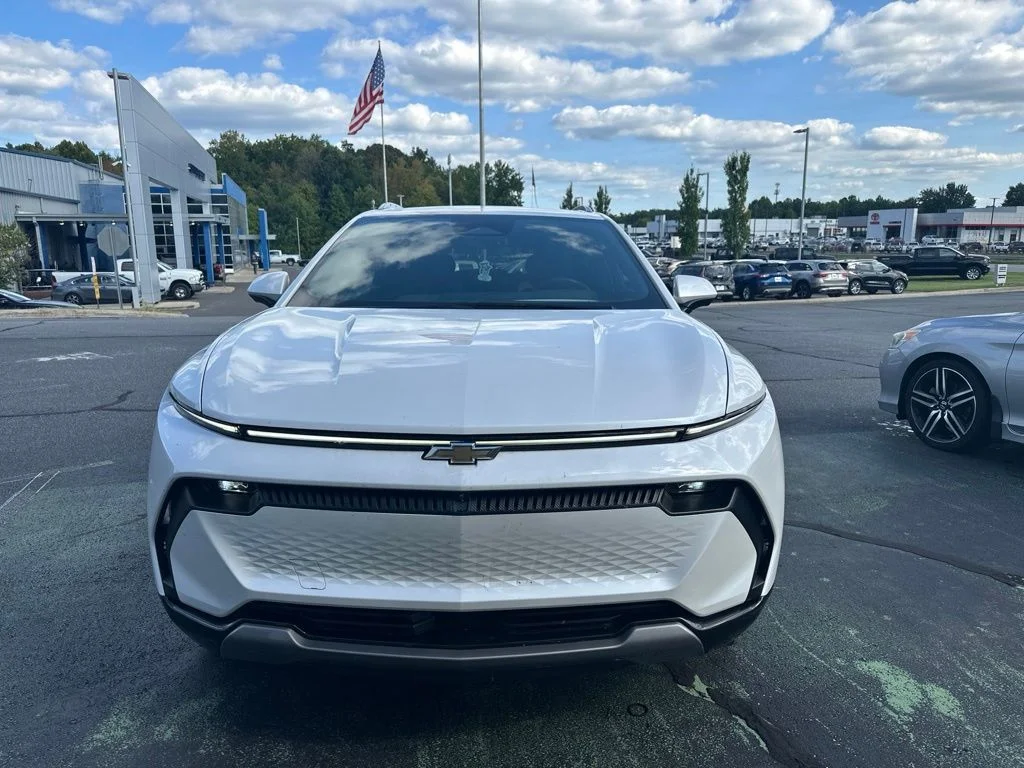 Used 2024 Iridescent Pearl Tricoat Chevrolet LT image 2