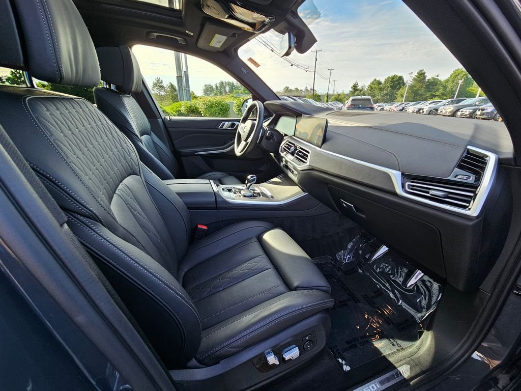 Used 2022 Dravit Grey Metallic BMW M50i image 16