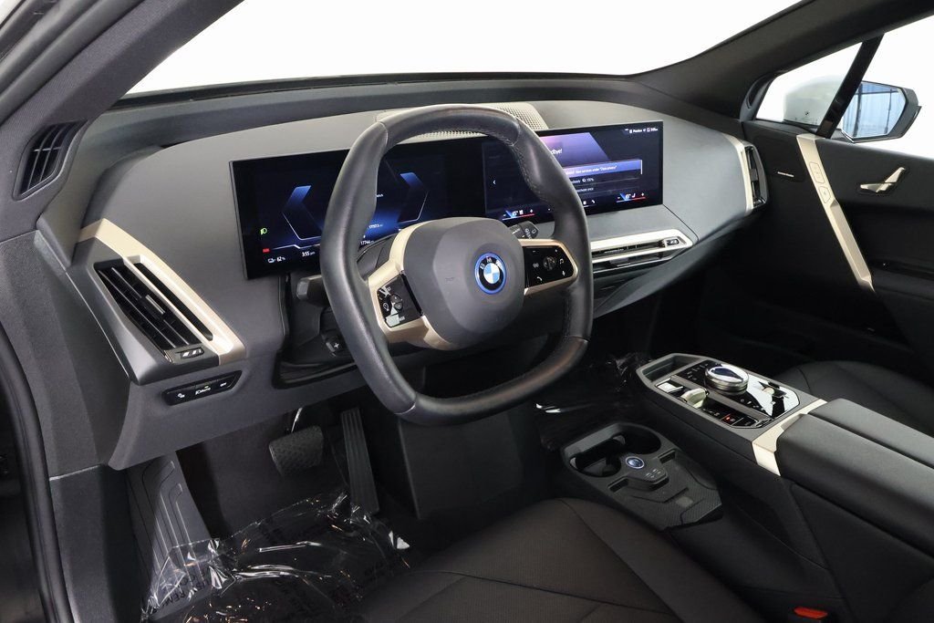 Certified Used 2025 White Metallic BMW xDrive50 image 7