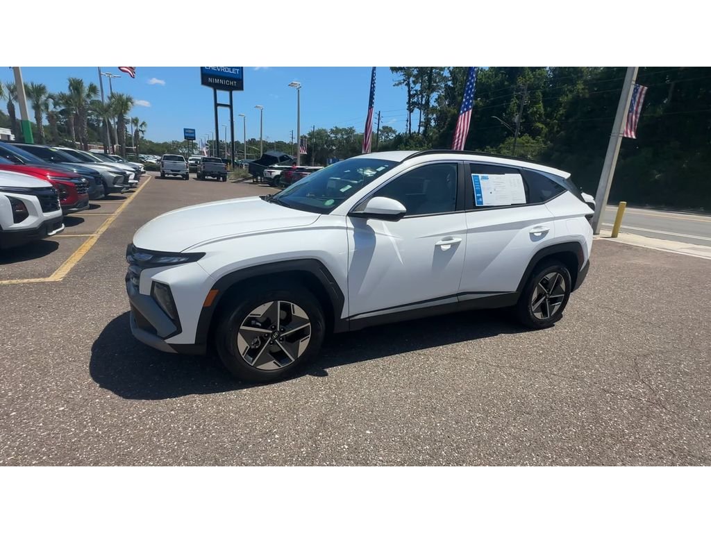 Used 2025 White Hyundai SEL image 6