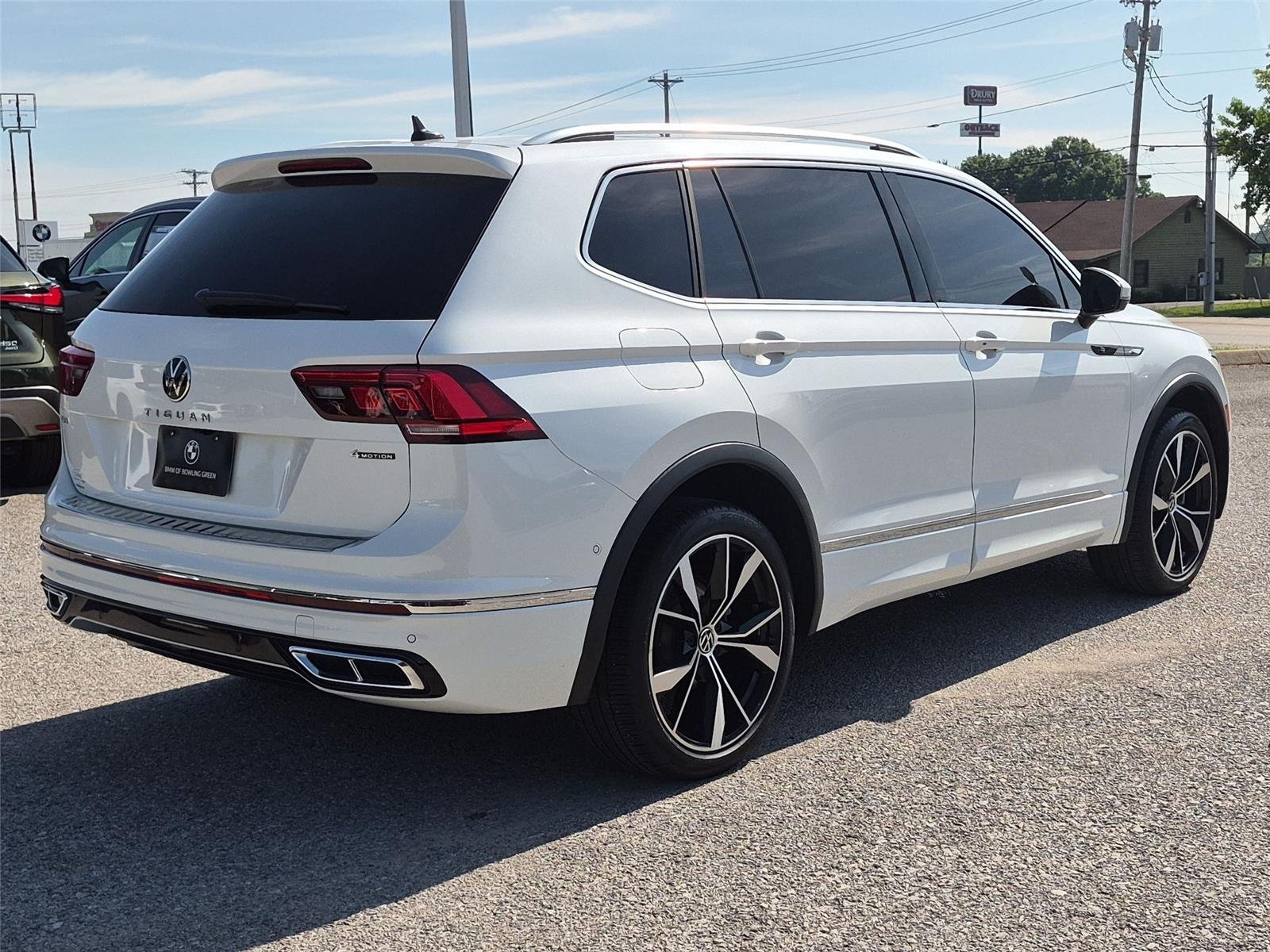 Used 2022 Oryx White Pearl Volkswagen SEL R-Line image 5