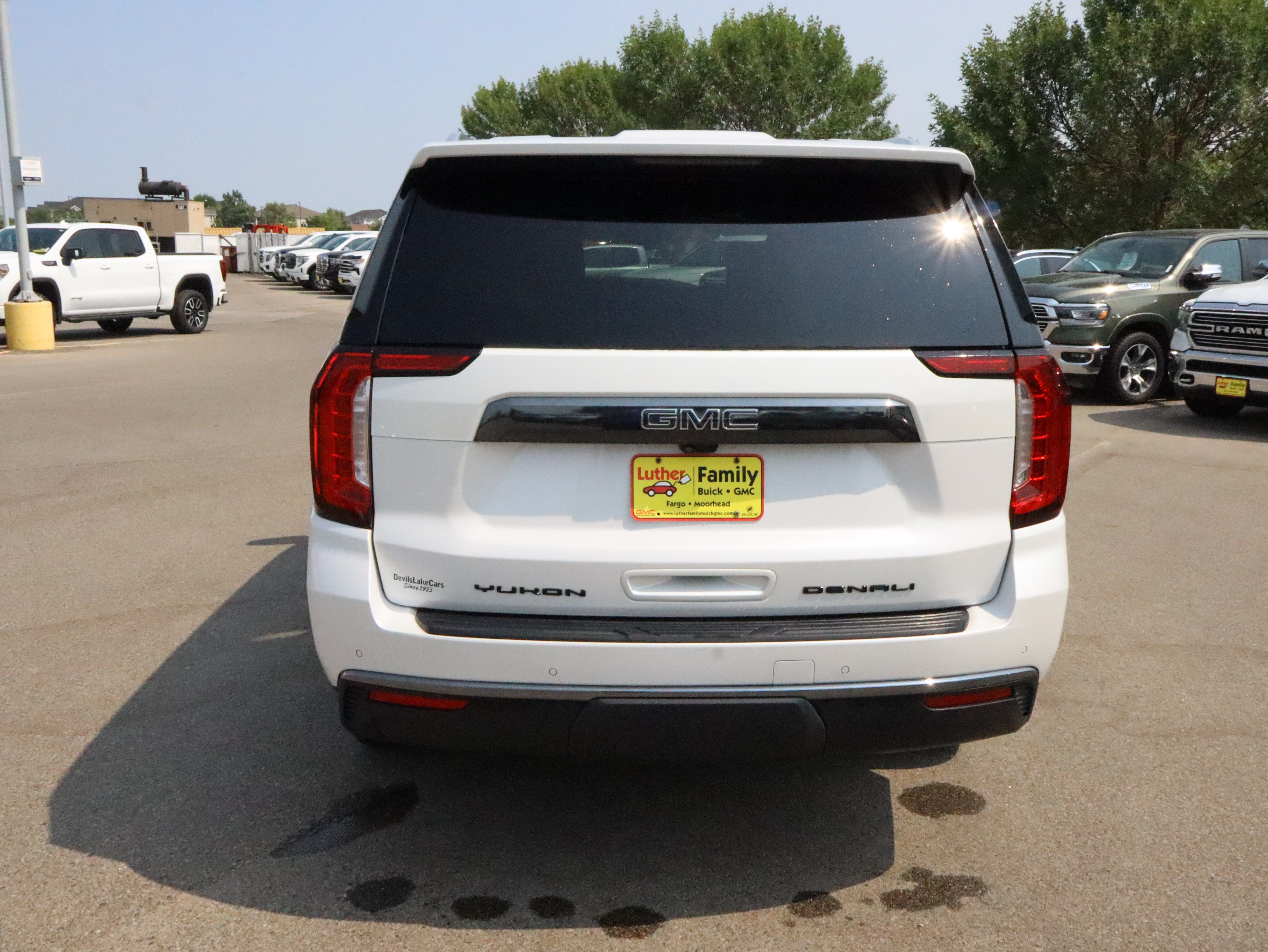 Used 2024 White Frost Tricoat GMC Denali Ultimate image 6