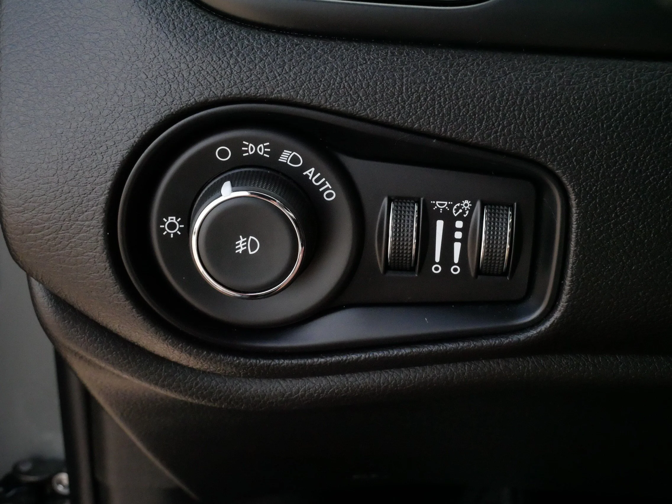 Used 2022 Sting-Gray Clearcoat Jeep Altitude image 26
