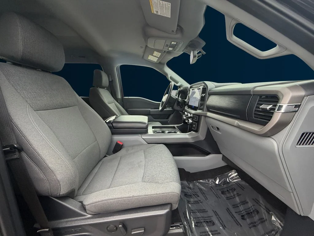 Used 2024 Black Ford XLT image 17