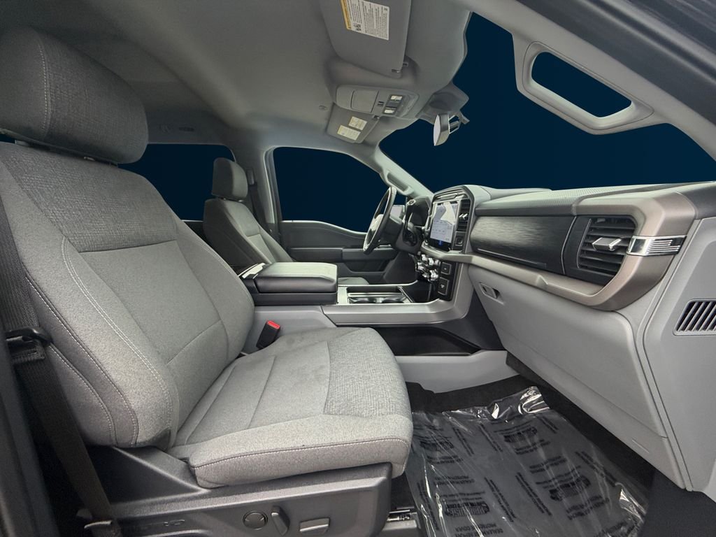 Used 2024 Black Ford XLT image 17