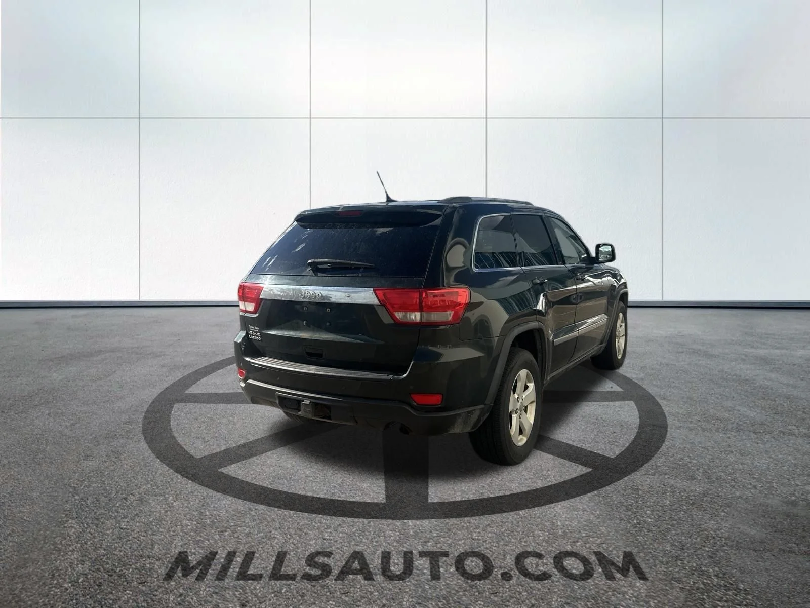 Used 2011 Green Jeep Laredo image 4