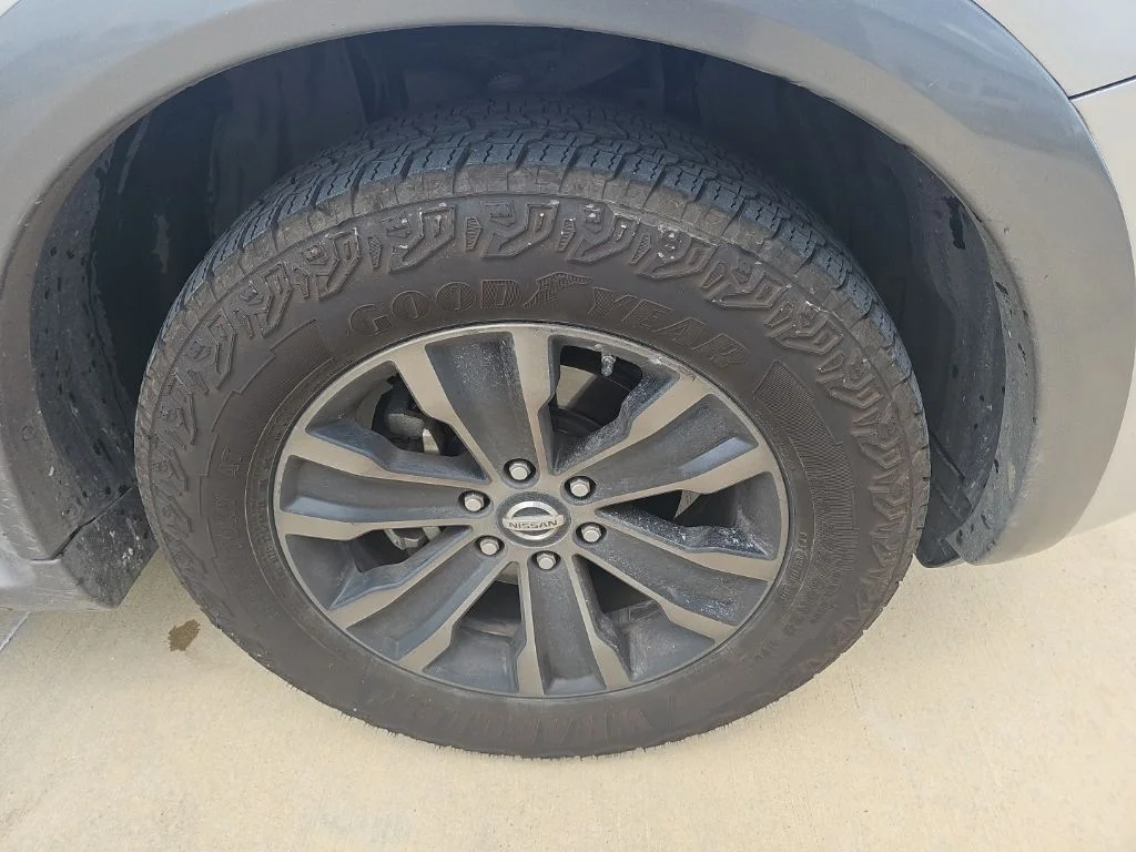 Used 2017 Silver Nissan Platinum image 12