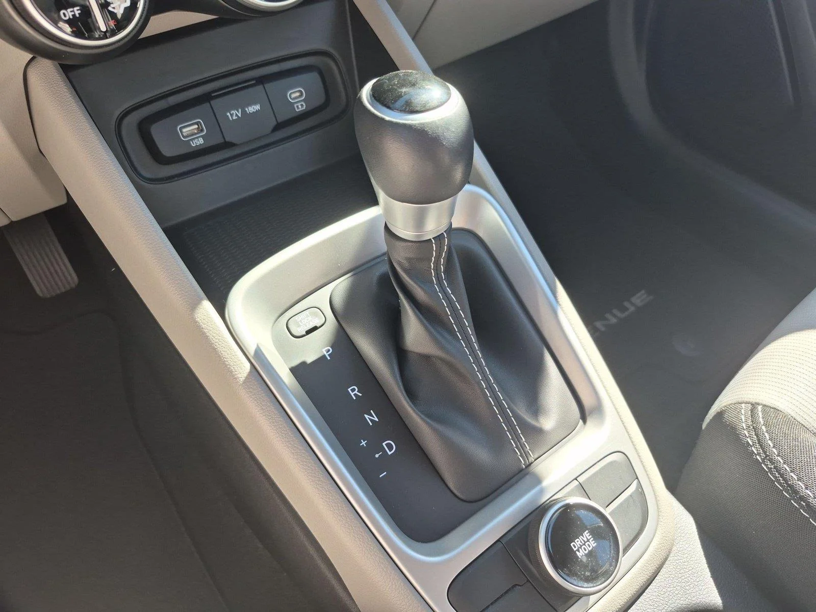 Used 2024 Shimmering Silver Hyundai SEL image 27
