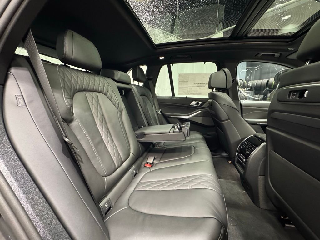 Used 2026 Gray BMW M60i image 23