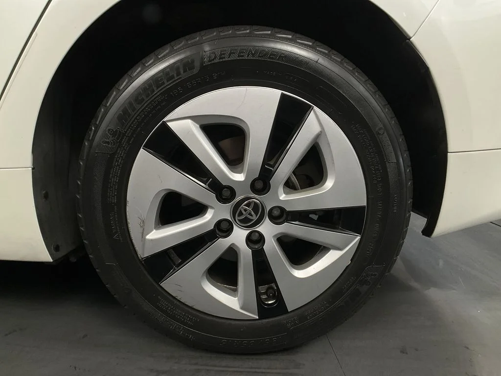 Used 2016 Blizzard Pearl Toyota Three image 25