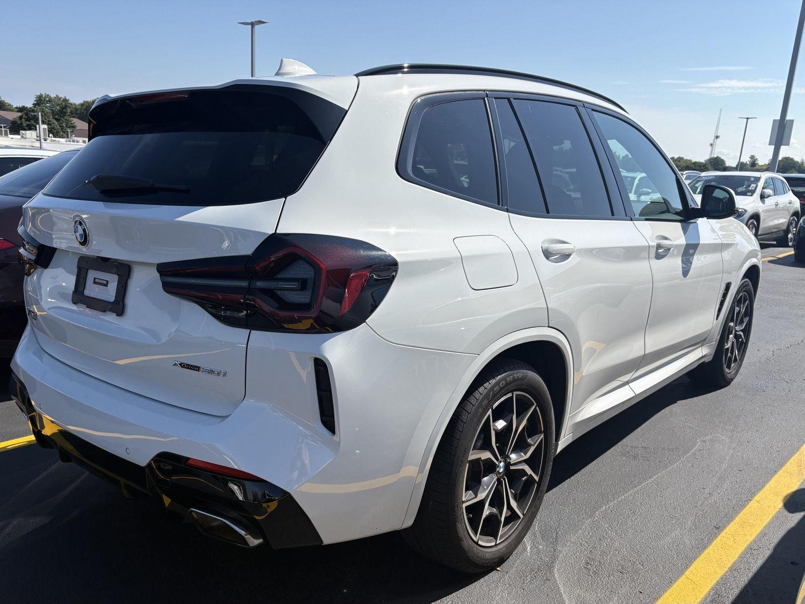 Used 2023 Alpine White BMW xDrive30i image 4