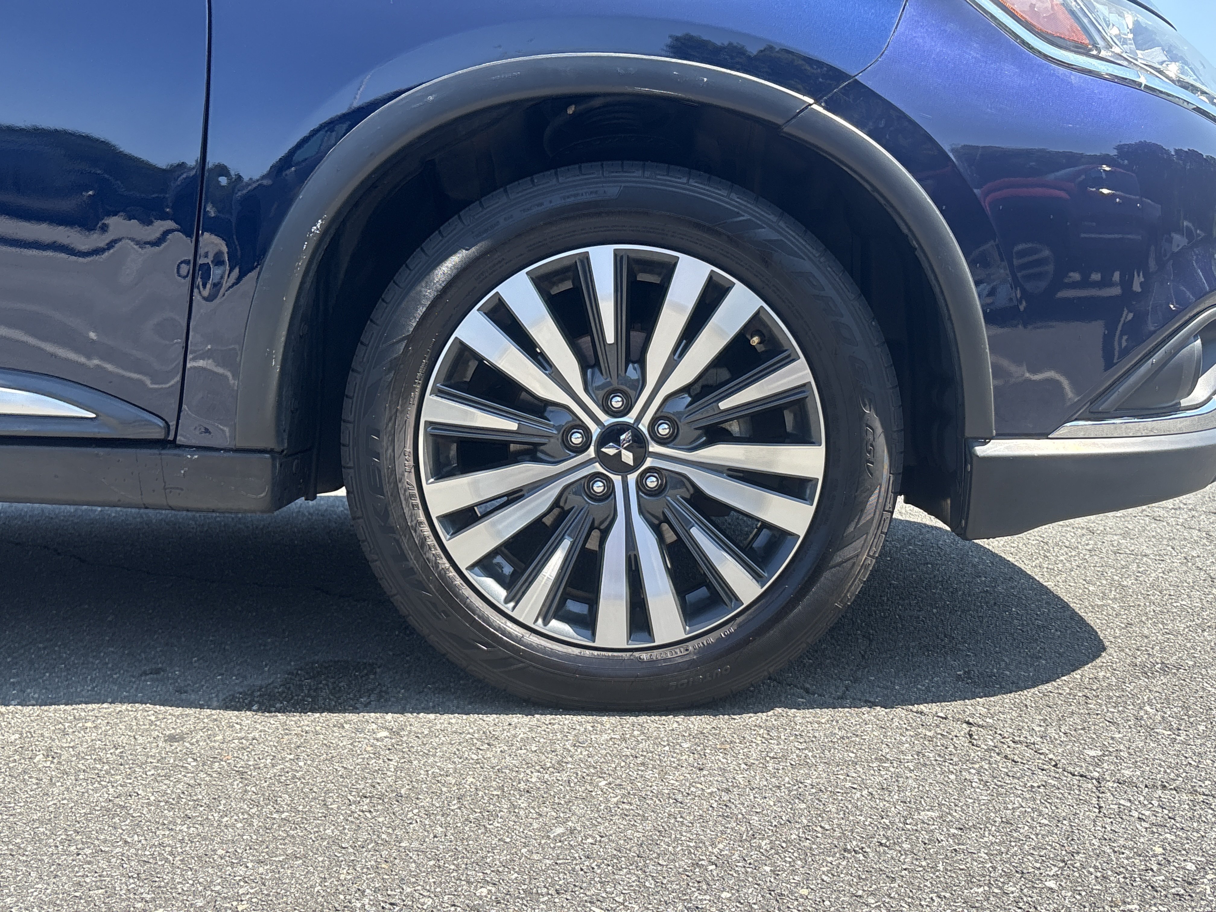 Used 2020 Cosmic Blue Metallic Mitsubishi SE image 9