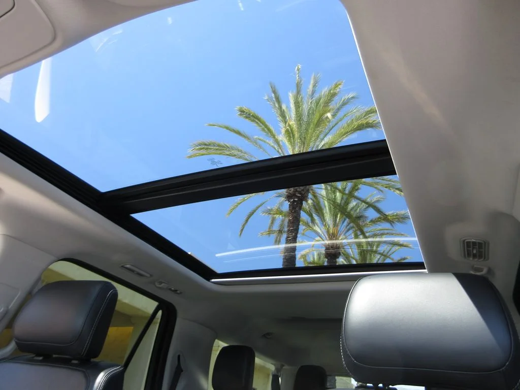 Used 2025 Black Metallic Ford Platinum image 21