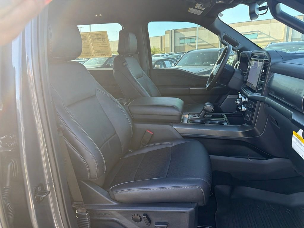 Used 2025 Gray Ford Lariat image 19