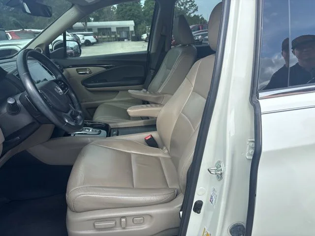 Used 2019 White Honda Touring image 9