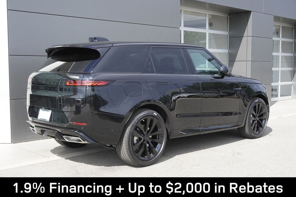 New 2026 Santorini Black Land Rover Dynamic SE image 4