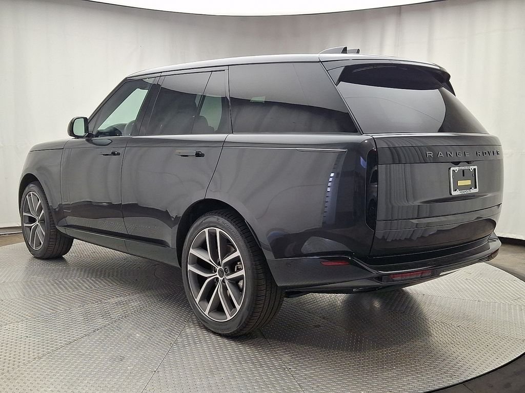 New 2026 Carpathian Grey Land Rover SE image 4